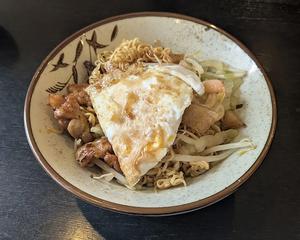 ベトナム風まぜそば(甘くて酸っぱい)