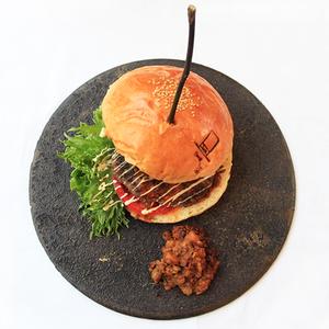 和牛炭焼きパテのハンバーガー