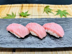 本鮪とろにぎり3貫 3 pieces of fatty tuna nigiri