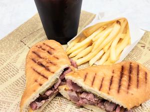 カルネサンド(ローストビーフ)とポテト＆ドリンクセット carne SANDWICH with potato＆drink