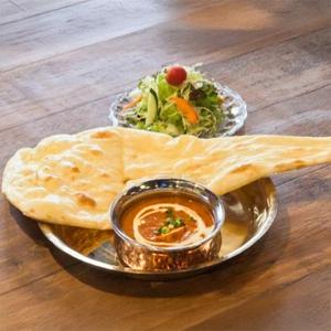 Eセット マトンカレー ナンかライス サラダ付き Mutton curry naan or rice,salad