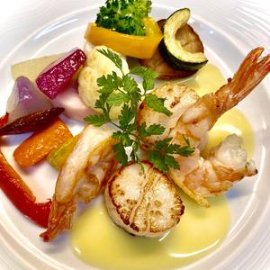北海道産ホタテと小海老のポワレ レモンバターソース