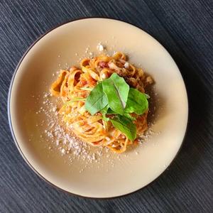 トマトソースパスタ