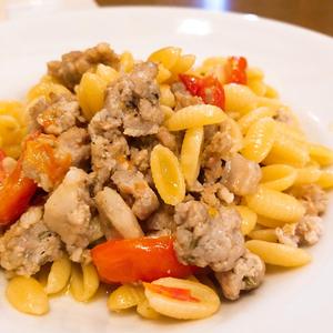トスカーナ風ソーセージとミニトマトを使ったニョケッティ Gnocchetti with Tuscan sausage ＆tomatoes