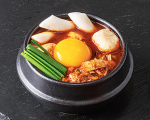 韓国トッポギ入り蟹つみれの純豆腐 ※生卵付き Pure Tofu with Korean Toppogi and Crab Meatballs(T3)