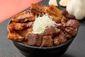 【コンビ】ニンニクステーキ＆豚丼 Garlic Steak ＆ Obihiro Pork Bowl Combo