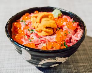 12.炙り牛トロ雲丹いくら丼 雲丹増し