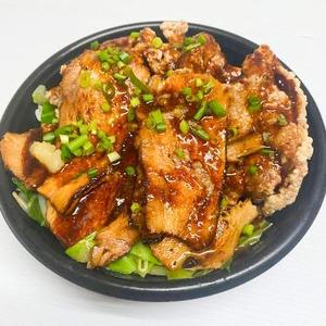 スタミナ系チャーシュー＆唐揚げ丼(焼き豚3枚・唐揚げ2個・野菜 60g・