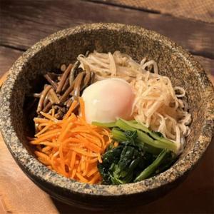ピリ辛カルビスープ付き自家製コチュジャンと野菜たっぷり5種類のナムルビビンバ