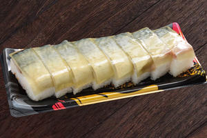 大起水産回転寿司 さば押し寿司8貫[Pressed Mackerel Sushi]