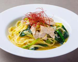 大山鶏と小松菜の柚子胡椒パスタ