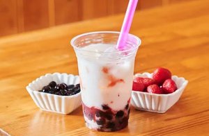ストロベリータピオカミルク Strawberry Tapioca Milk