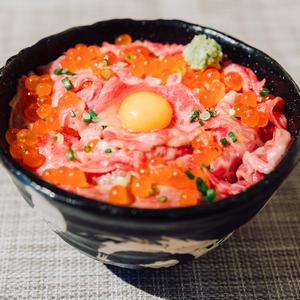 1.炙り牛トロいくら丼
