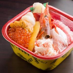 海の幸の彩り丼
