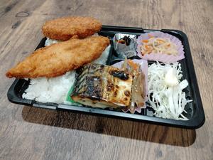 デラックス鯖弁当 ※麦飯になります