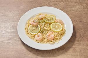 エビのレモンクリームパスタ