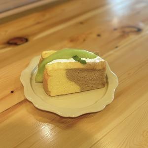 シフォンケーキ 季節のフルーツ添え