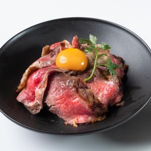 VOLCANOステーキ丼100g ~温玉乗せ~