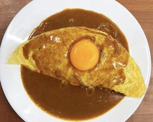 月見カレーオムライス