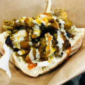 チキンケバブピタサンド Chicken Shawarma Pita