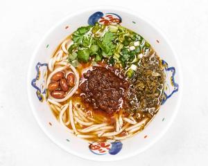 牛肉ソース タンフン (特製牛肉湯粉)