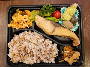 鰤照り焼き弁当プリンつき