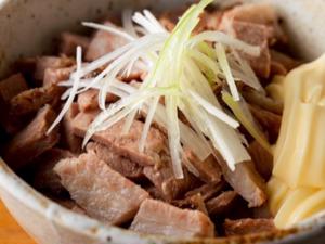 紅茶豚丼
