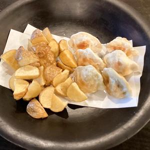 揚げ餃子とポテトフライ