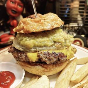 ワカモレ(アボカドディップ)バーガー (フレンチフライ付き)