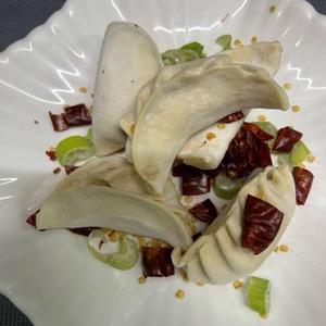 むし餃子の辛子そースかけ