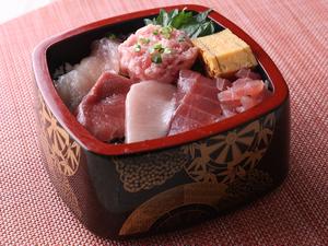 柿家すし まぐろ重～本まぐろ中とろ入り～