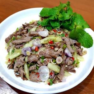 ソムタム・ムーヨー(スパイシー・ハム入りパパイヤサラダ) Papaya Salad with Thai Ham