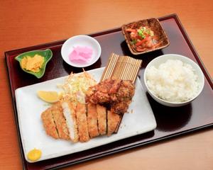 ロースカツ唐揚げ弁当