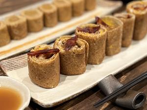 黒ガレット タマゴ、チーズ、東京X豚のチョリソー