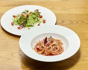 【当店人気No.2！】パンチェッタとフレッシュトマトのモチモチ生パスタ+サラダ付