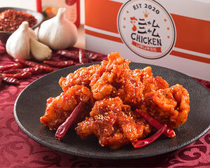 日本初上陸!!ニャムニャムチキン 【真紅の柔らかなモモ】韓国定番！甘辛コクうまっヤンニョムチキン [Deep Red Thighs] Yangnyeom Chicken