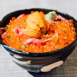 15.炙り牛トロ雲丹いくら丼  雲丹・いくらW増し