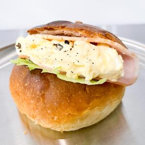 ロースハムたまごサラダブリオッシュ