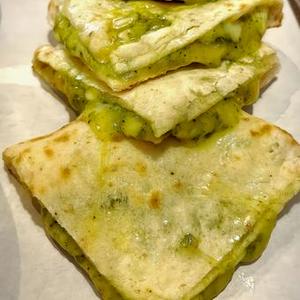 バジルチーズナン Basil Cheese Nan