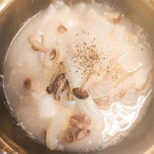 コムタンスープ Gomtang Soup (Beef Bone Soup)