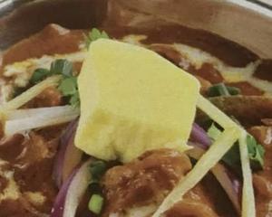 チキンティッカマサラとプレーンナンChicken tikka masala with plan nan