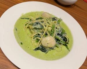 ホタテとほうれん草のバジルクリーム