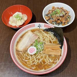 中華そば+チャーシュー丼+水餃子