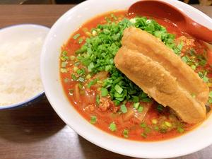 厚切り豚角煮のせ勝浦式担々(半ライス付き)(辛さ選べる)