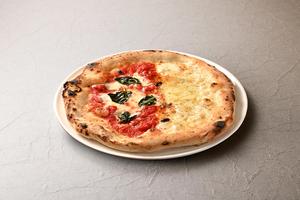 Italian Kitchen VANSAN クワトロフォルマッジ＆マルゲリータ