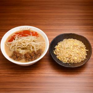 味噌担々麺と半チャーハンセット