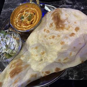 ナンとバターチキンカレー Nan Butter Chicken Curry