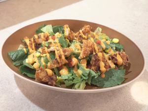 ハングリィスパイシーチキンサラダ HANGRY SPICY CHICKEN SALAD