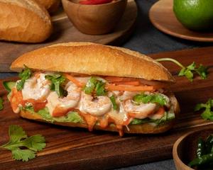 【人気No.2】エビチリマヨとアボカドのバインミー Chili Mayo Shrimp and Avocado Bnh M