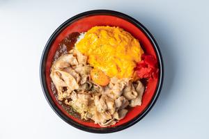 ダブルオム豚バラスタミナカレーOmelette double size garlic pork curry and rice